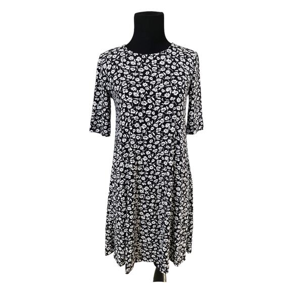 Old Navy Black and White Floral Skater Dress Size XS- NEW - Picture 1 of 7
